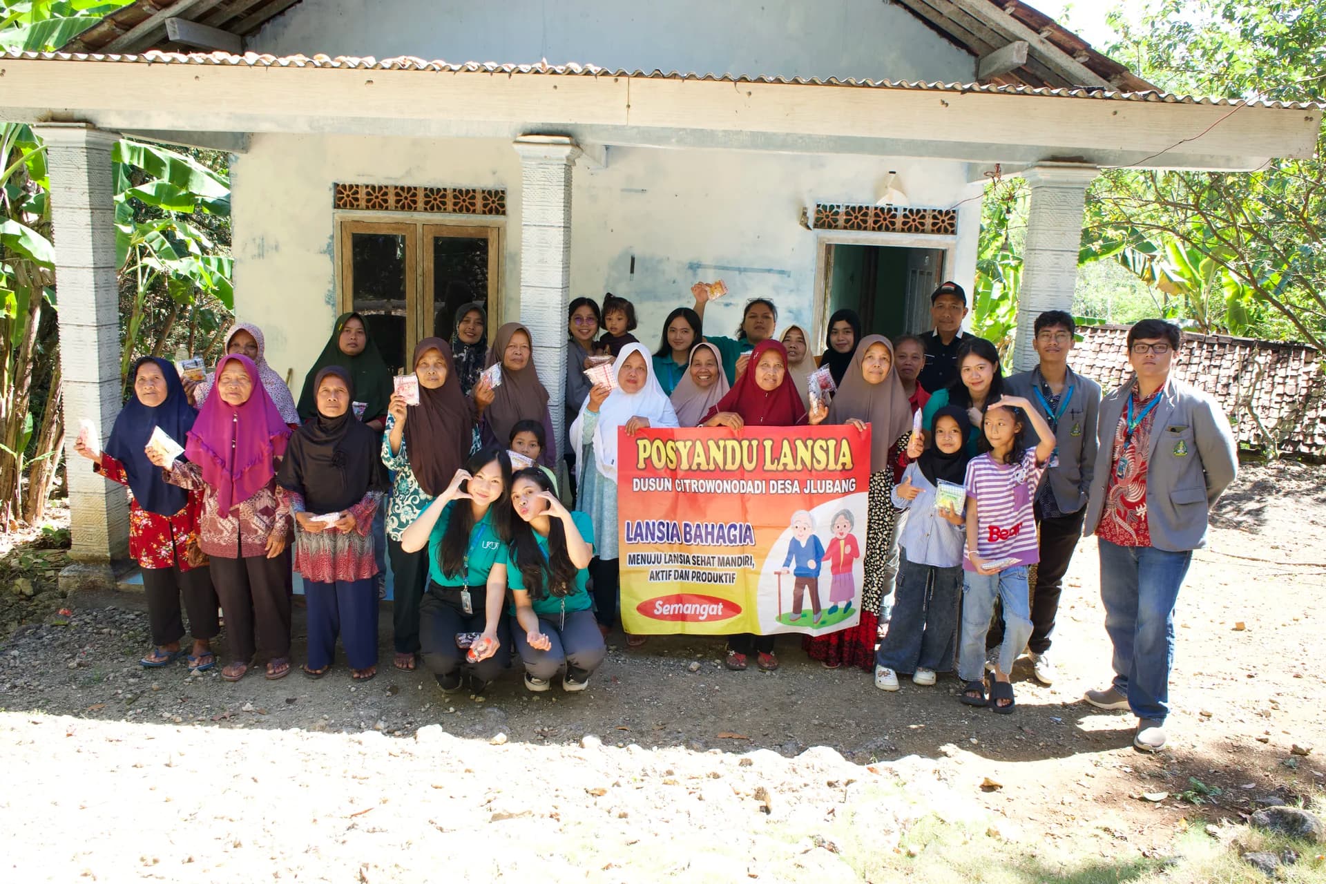 Pemeriksaan dan penyuluhan kesehatan warga dusun